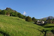 02 Corno Zuccone (1458 m) visto da Reggetto di Vedeseta poco prima della partenza 